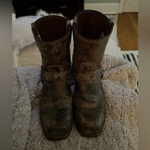 Men’s Size 11 Frye Distressed Brown Harness Boots in Great Condition.